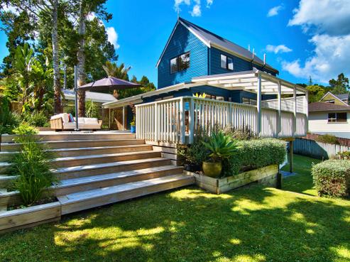 111 Daffodil Street, Titirangi