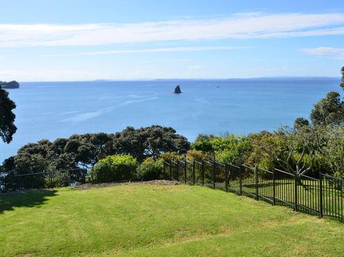 1009 Whangaparaoa Road, Matakatia