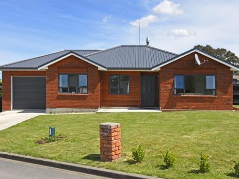 5 Huia Way, Featherston
