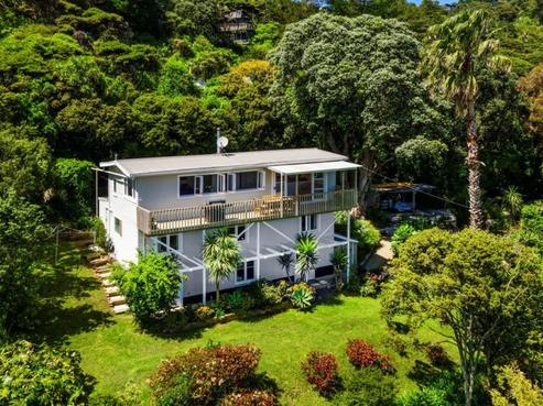 110 Domain Crescent, Muriwai