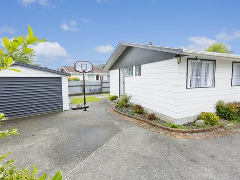 27B Shanly Street, Brown Owl