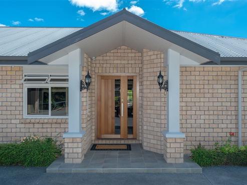 22 Somerton Drive, Huntington