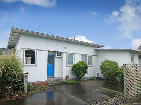 2/1 Churchill Avenue, Feilding