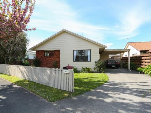 2/44 Whiting Crescent, Greenmeadows