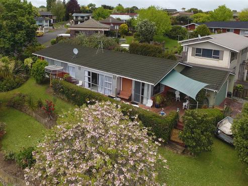 17 Sunnyhills Avenue, Glenview