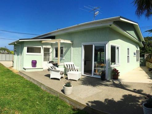 1 Hohiria Street, Waikanae Beach