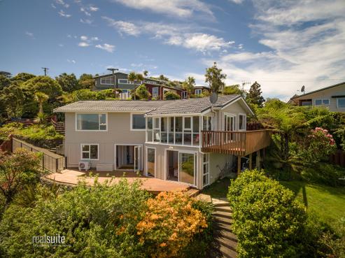 36 Rakeiora Grove, Korokoro