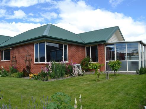 58 Avenue Road, West End