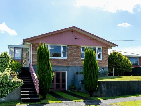 25 Wairau Road, Oakura