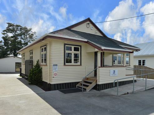 5 West End Avenue, Woodhill