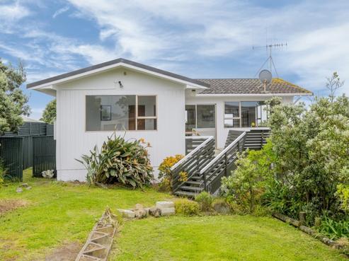 11 Moana Street, Otaki Beach