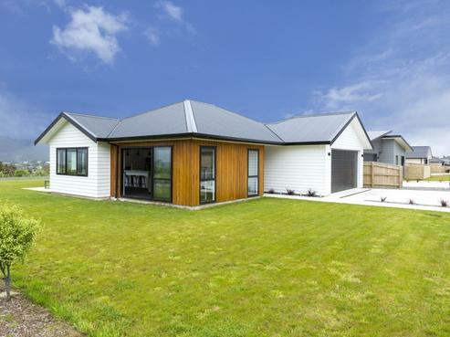 98 Riverstone Drive, Riverstone Terraces