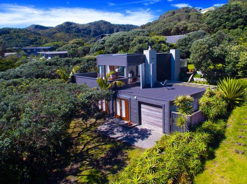 113 Marine Parade North, Piha