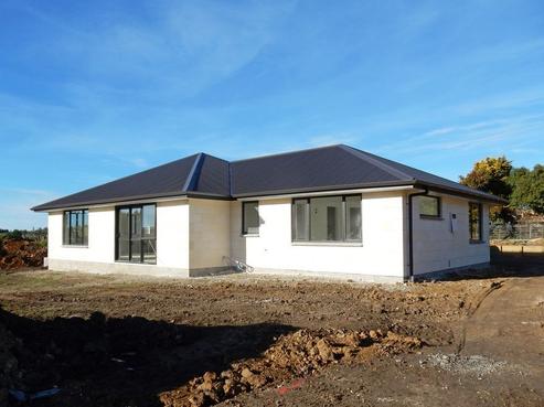 2 Hollys Lane, Weston