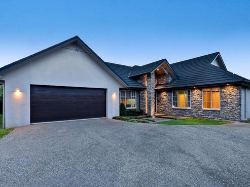 49 Palliser Drive, Huntington