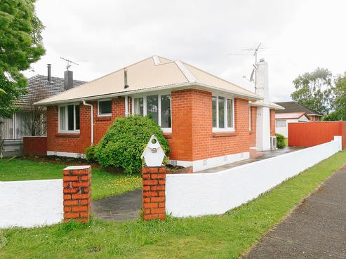 86 Pine Avenue, Ebdentown