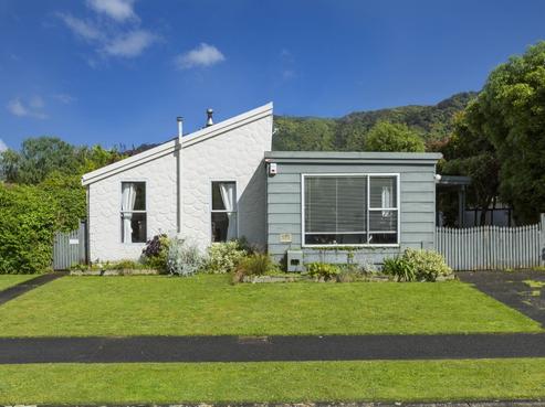 9 Akron Grove, Totara Park