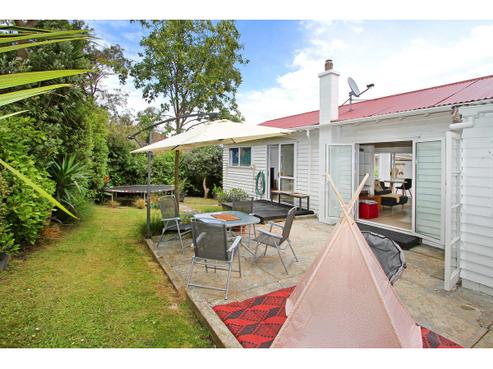 2/575 Beach Road, Murrays Bay