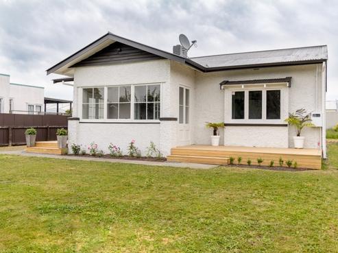 708 Queen Street West, Saint Leonards