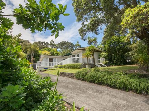 13 Warwick Avenue, Titirangi