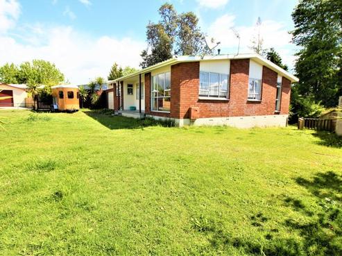 16 Magee Place, Chartwell