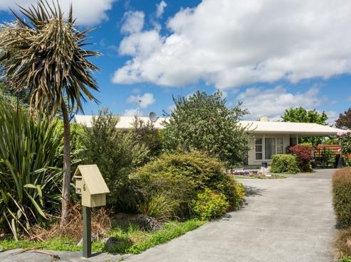6 Henley Crescent, Pirimai