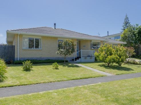 8 Hicks Crescent, Waikanae Beach