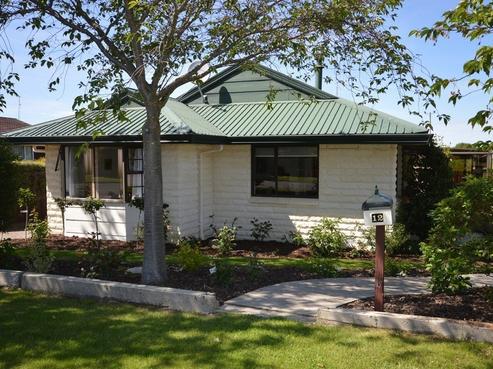 12 Parklane Place, Weston