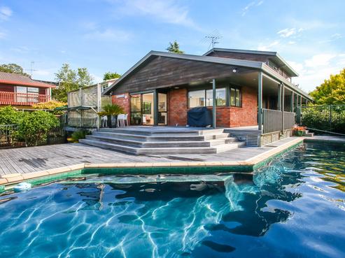 5 Charles Dickens Drive, Mellons Bay