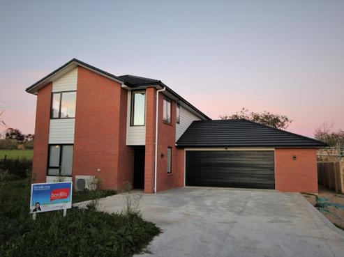 6 Pear Tree Lane, Glenview