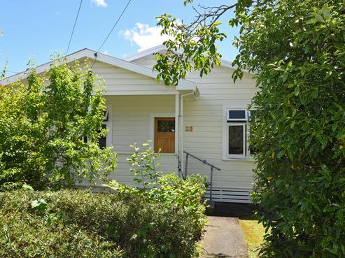 16 Cotter Street, Greytown