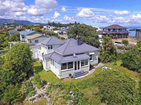 34 Victoria Heights, Stepneyville