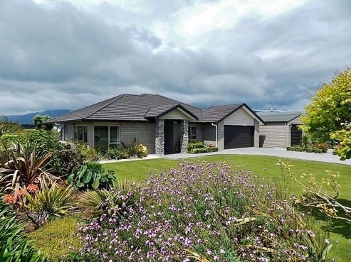 11 Kew Road, Westport