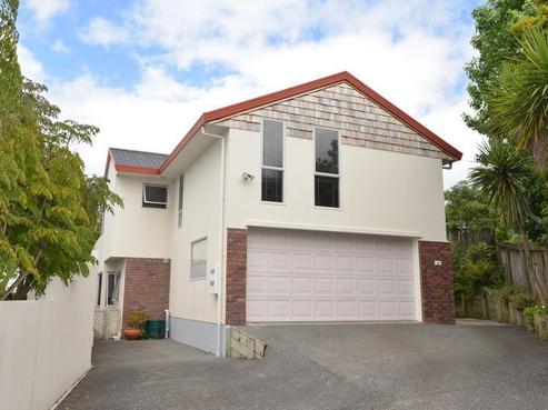 2/4 Fairbanks Place, Glendene