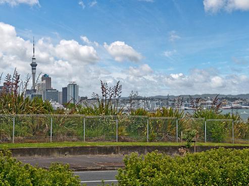 2/140 Calliope Road, Stanley Point