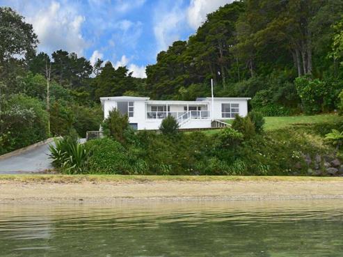 11 Wharf Road, Parua Bay