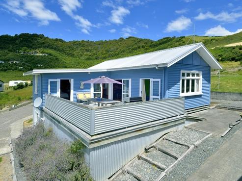 25 Lochiel Street, Mahia