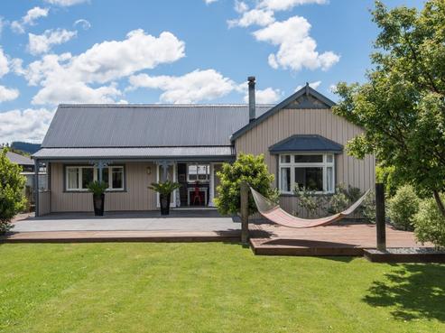 42 Lord Auckland Road, Wakefield