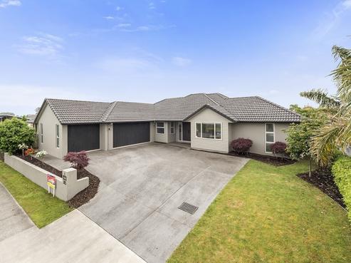 105 Saint James Drive, Huntington