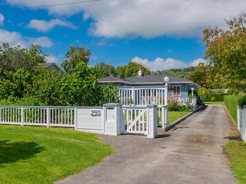 250 Te Moana Road, Waikanae