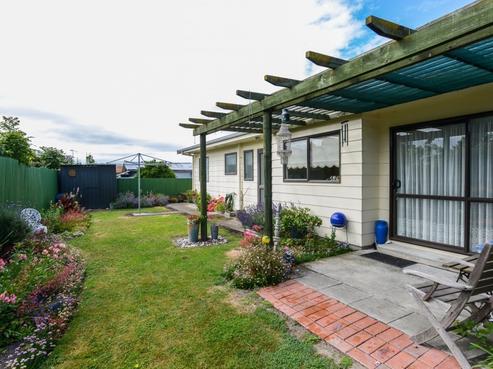 900A Churchill Street, Akina