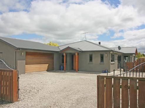 16 Constitution Avenue, Milton