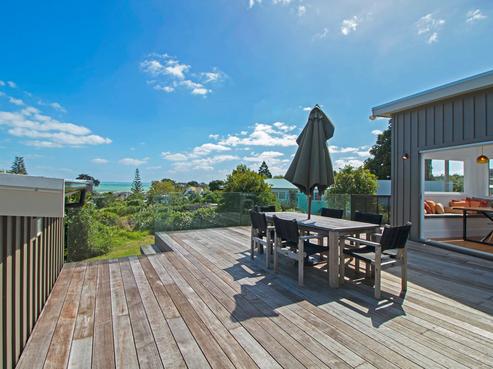12 Alison Road, Surfdale