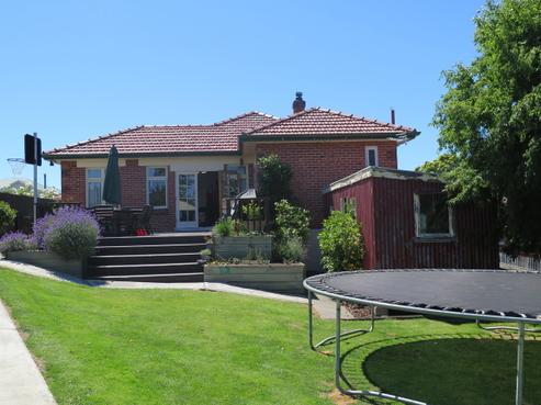 46 Avenue Road, West End