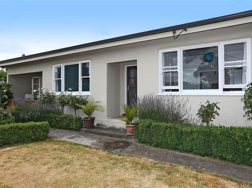 980 Riverslea Road South, Longlands