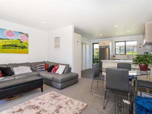 2/221 Edgeware Road, Edgeware