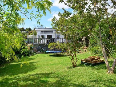 32 Surf Road, Stanmore Bay