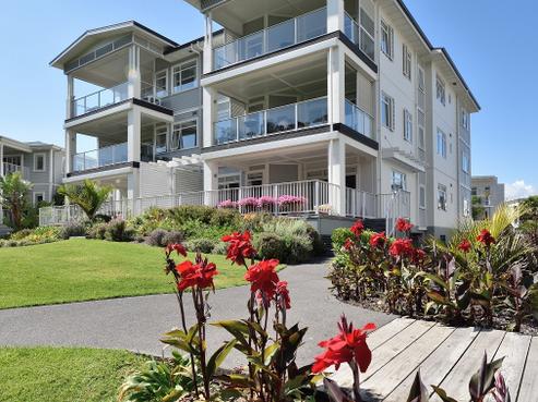 14 Eaves Bush Parade, Orewa