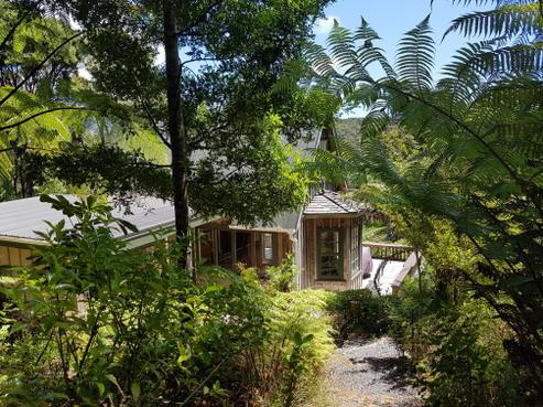8D Harpoon Hill, Great Barrier Island