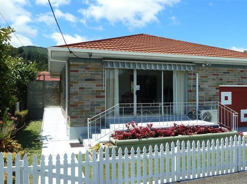 214 Brown Street, Thames